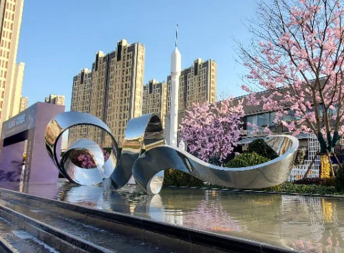 新城地产 日照翡丽之光雕塑即儿童设施项目